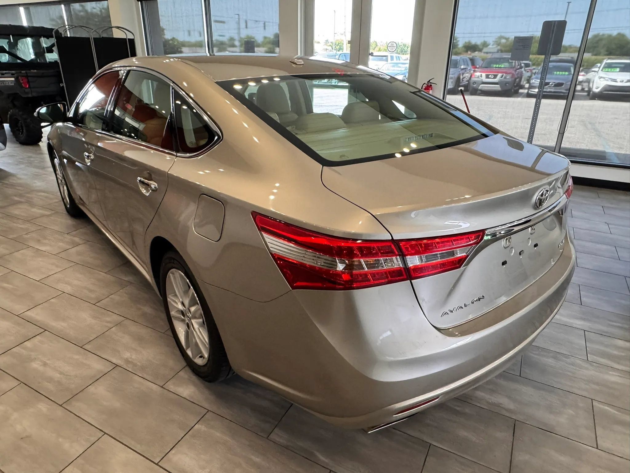 Used 2015 Toyota Avalon XLE FWD image 12