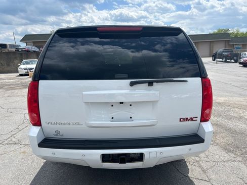 Used 2014 GMC Yukon XL SLT w/ SLT-2 Equipment Package AWD/4WD image 7