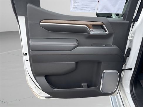 Used 2024 Chevrolet Silverado 1500 High Country image 18