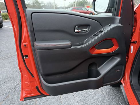 Used 2025 Nissan Frontier PRO-4X w/ Pro Premium Package image 10