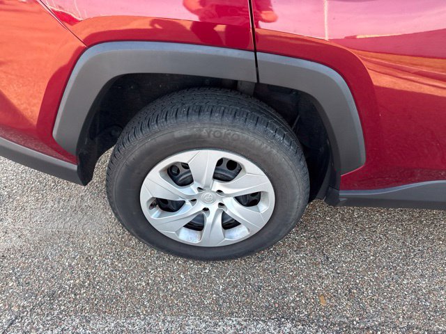Used 2019 Toyota RAV4 LE FWD image 4