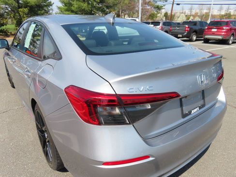 Used 2023 Honda Civic Sport image 10