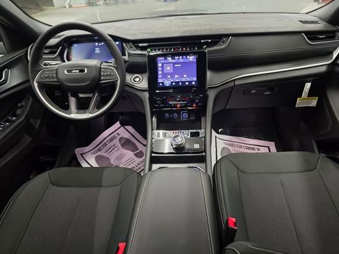 New 2025 Jeep Grand Cherokee Laredo w/ Luxury Tech Group I RWD image 32