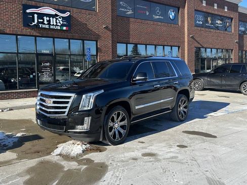 Used 2018 Cadillac Escalade Premium Luxury image 2