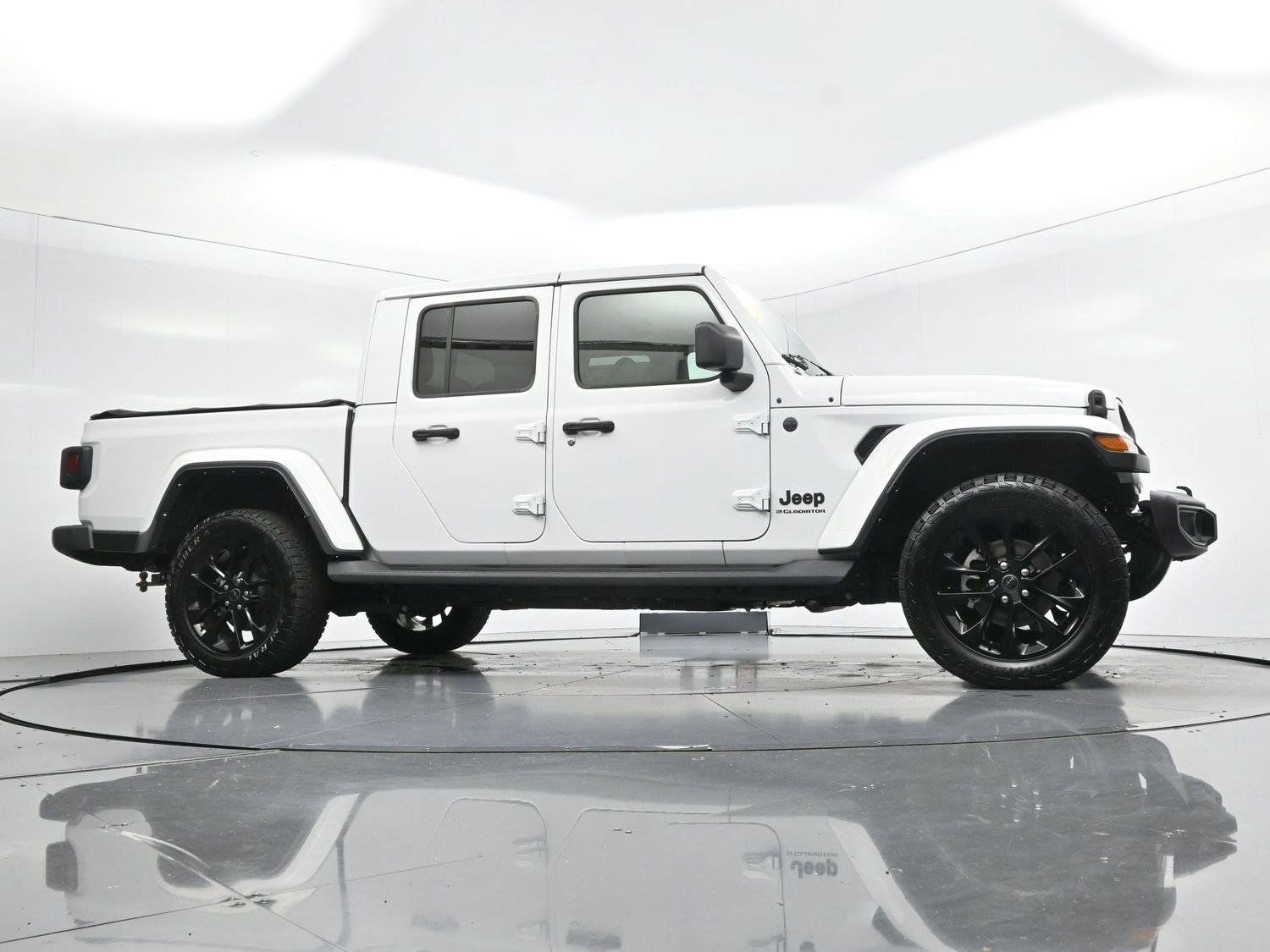 Used 2025 Jeep Gladiator Sport AWD/4WD image 41