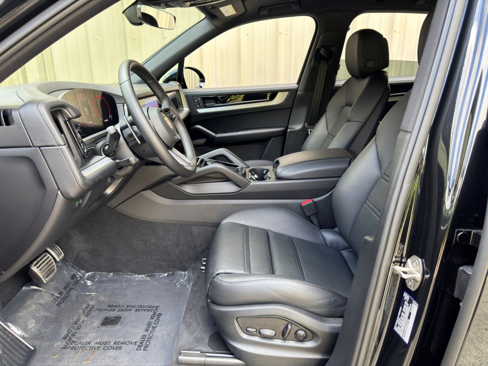 Used 2025 Porsche Cayenne S w/ Premium Package Plus AWD/4WD image 17