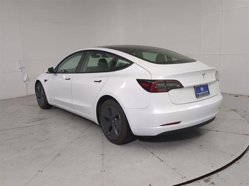 Used 2023 Tesla Model 3 Standard Range image 4