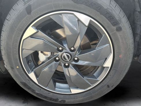 Used 2024 Nissan Rogue SV AWD/4WD image 14