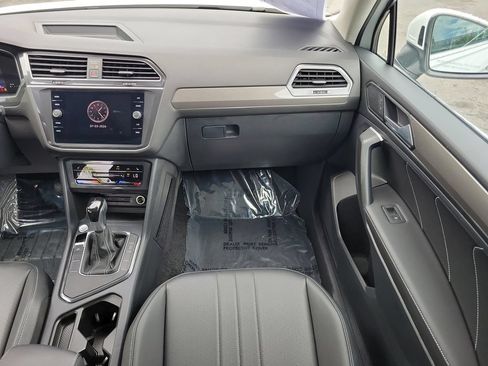 Used 2024 Volkswagen Tiguan SE FWD image 15