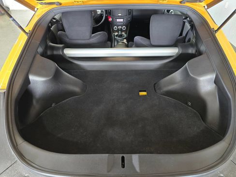 Used 2017 Nissan 370Z Coupe RWD image 27