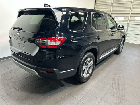 Used 2025 Honda Pilot EX-L image 3