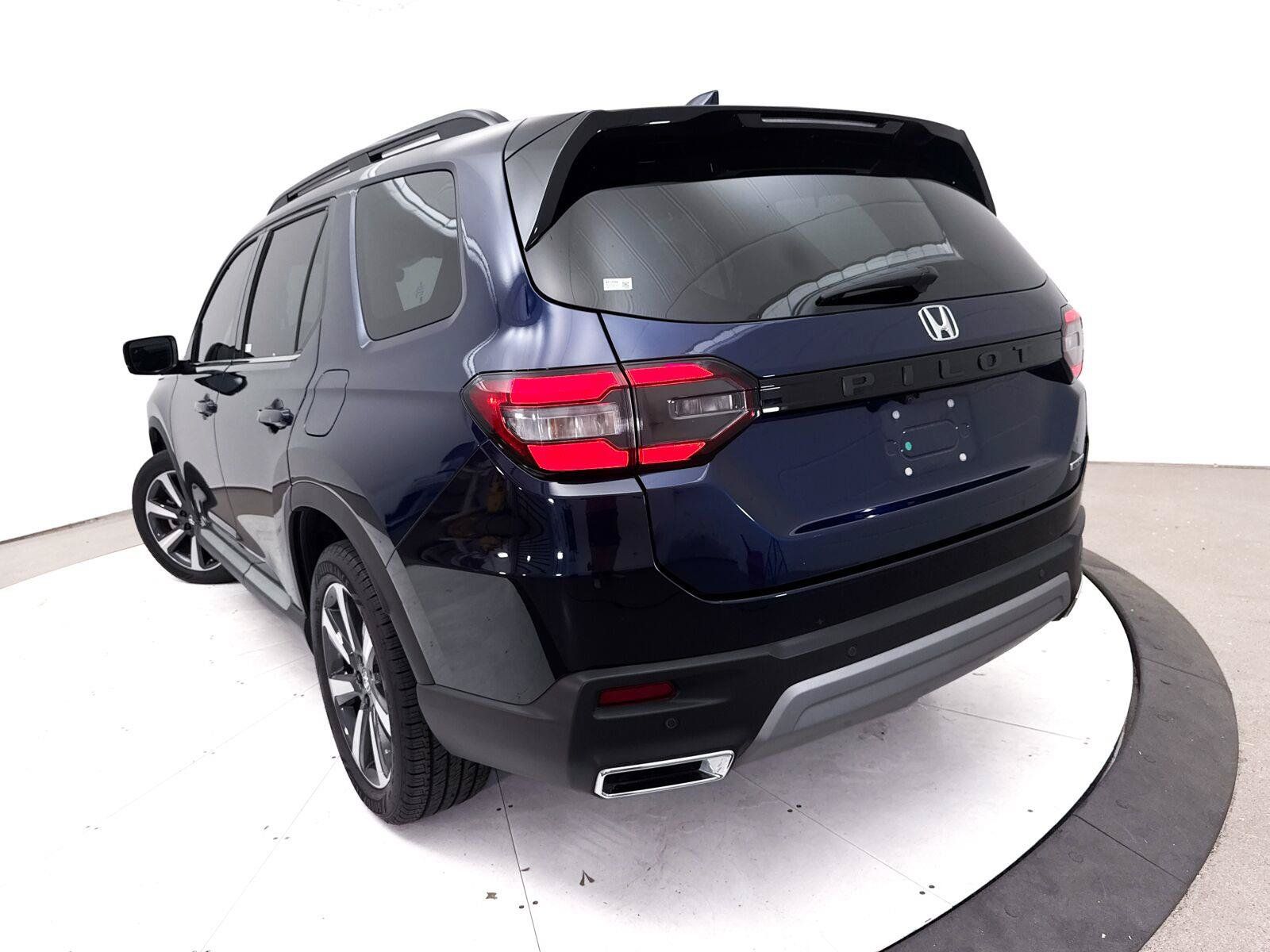 Used 2024 Honda Pilot Touring image 8