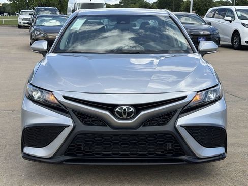 Used 2024 Toyota Camry SE FWD image 3