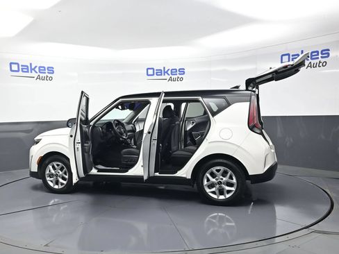 Certified 2024 Kia Soul S FWD image 53