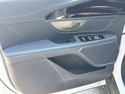 New 2026 Lincoln Nautilus Premier w/ Jet Appearance Package AWD/4WD image 11