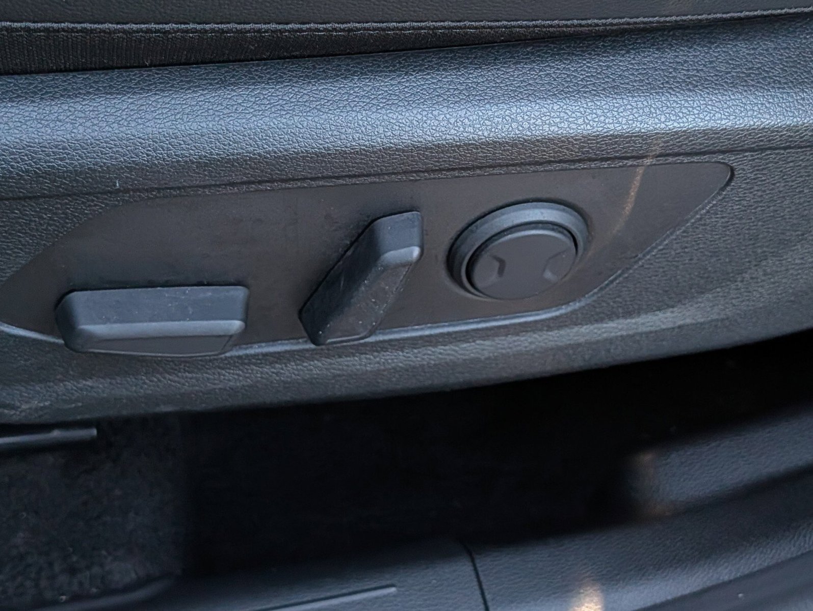 Used 2025 Kia Sportage EX FWD image 18