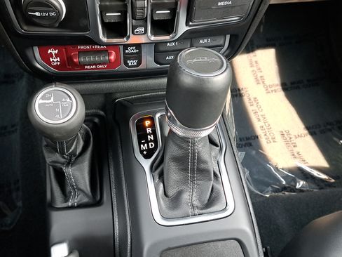 Used 2024 Jeep Gladiator Rubicon AWD/4WD image 22