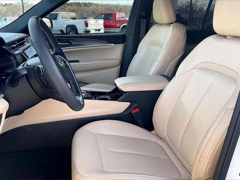 Used 2023 Jeep Grand Cherokee Limited image 27