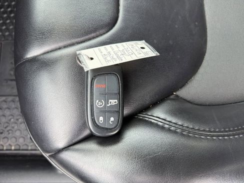 Used 2019 Jeep Cherokee Latitude Plus AWD/4WD image 32