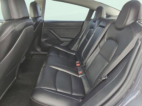 Used 2023 Tesla Model 3 Standard Range image 9