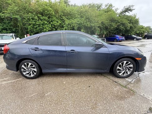 Used 2017 Honda Civic EX image 3