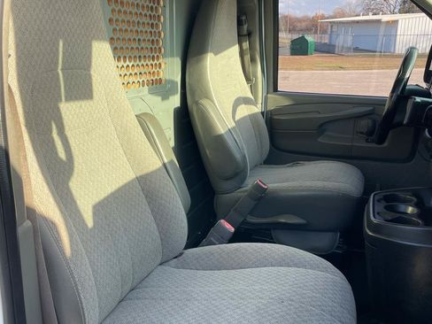 Used 2014 GMC Savana 2500 RWD image 17
