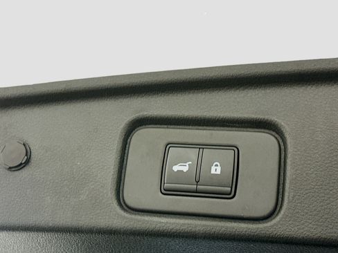 Used 2025 Nissan Pathfinder SV AWD/4WD image 31