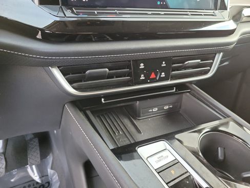 Used 2025 Volkswagen Atlas SE FWD image 19