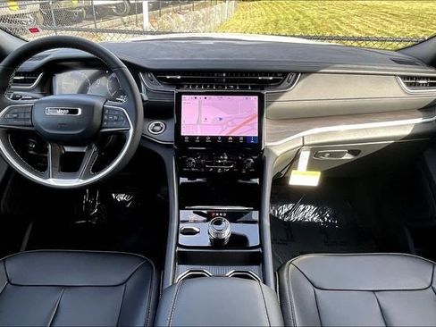New 2025 Jeep Grand Cherokee Limited w/ Black Appearance Package image 6