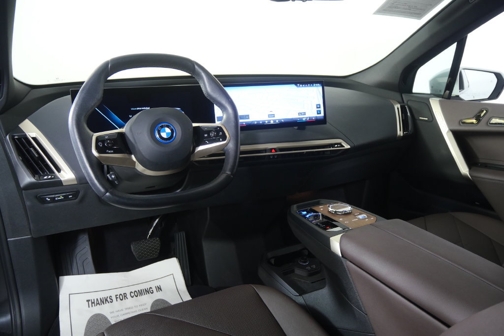 Used 2024 BMW iX xDrive50 w/ Premium Package AWD/4WD image 18
