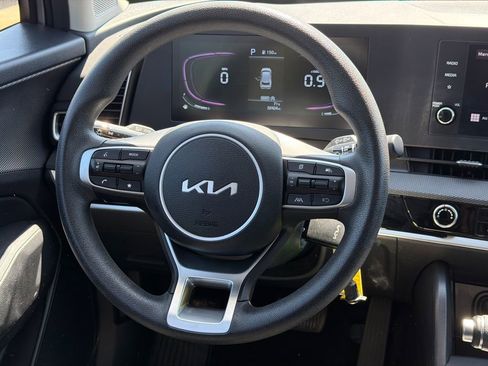 Used 2025 Kia Sportage LX FWD image 23