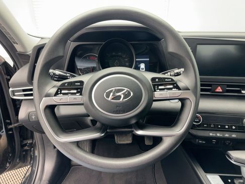 Used 2021 Hyundai Elantra SEL image 17