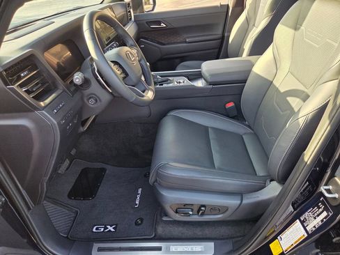 Used 2025 Lexus GX 550 w/ Accessory Package (31) AWD/4WD image 10