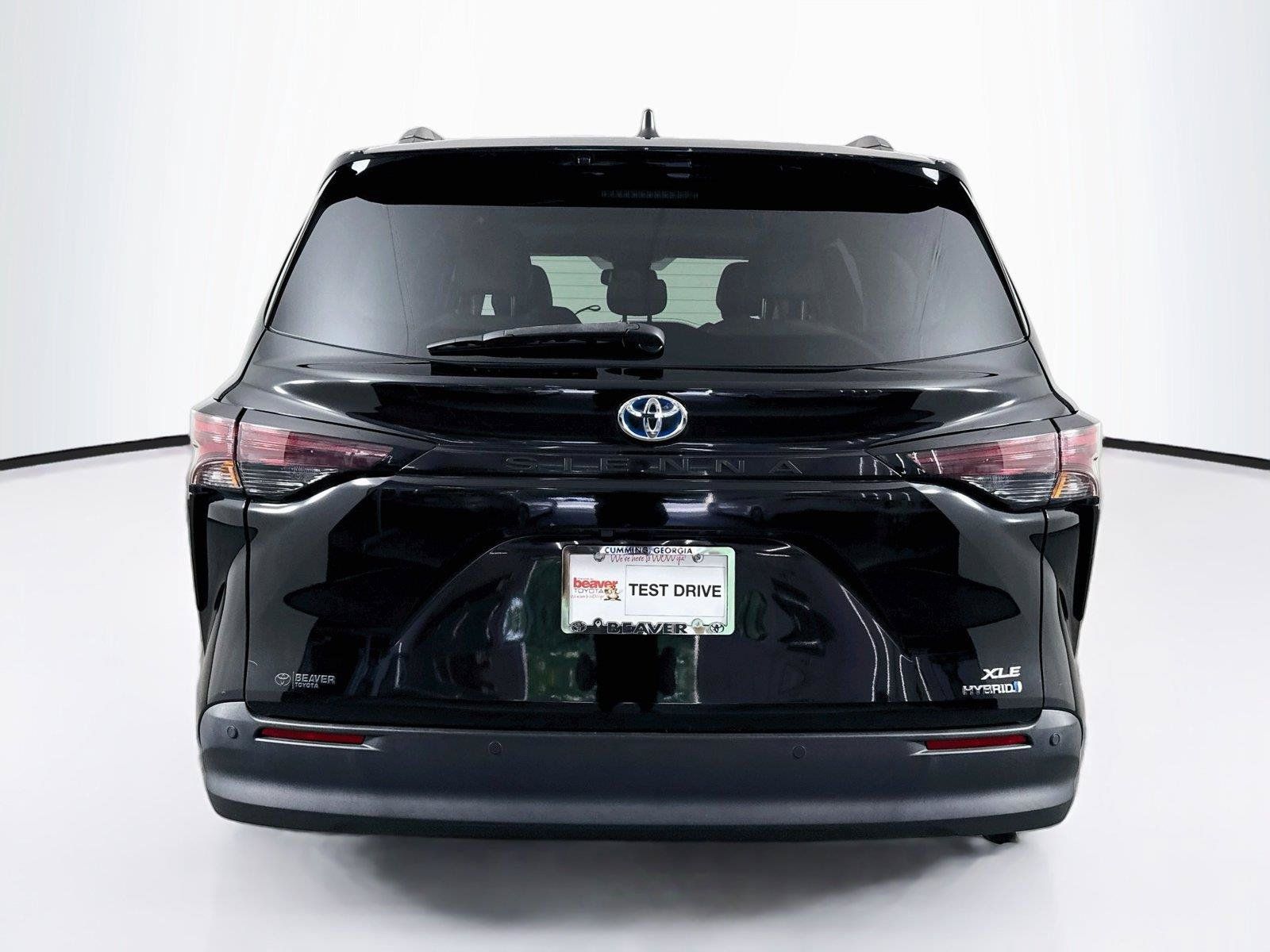 Certified 2024 Toyota Sienna XLE FWD image 11