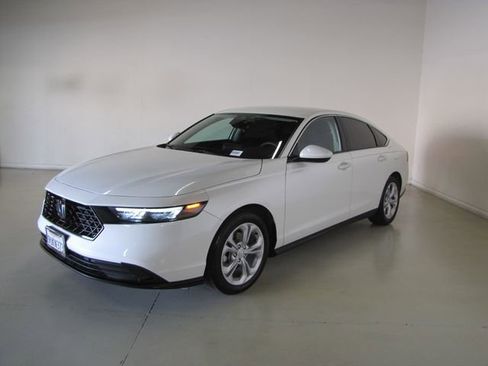 Certified 2025 Honda Accord LX image 1