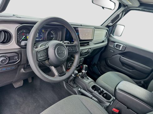 Used 2024 Jeep Wrangler Unlimited AWD/4WD image 7