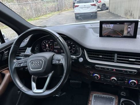 Used 2019 Audi Q7 3.0T Premium w/ Cold Weather Package AWD/4WD image 18