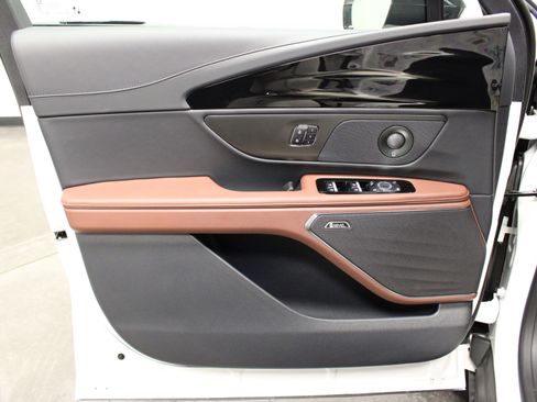 New 2026 Lincoln Nautilus Reserve image 19