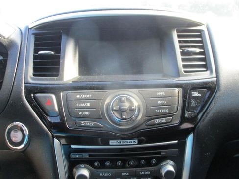 Used 2018 Nissan Pathfinder S image 17