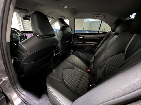 Used 2020 Toyota Camry SE image 15