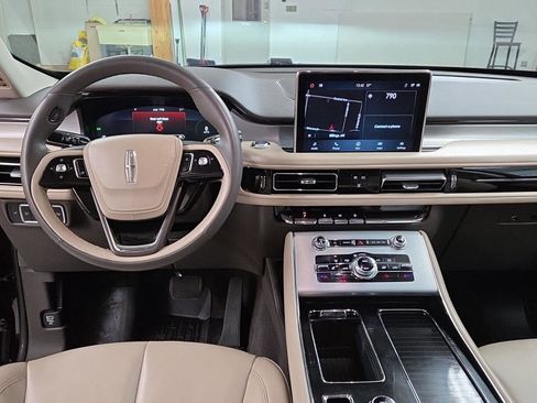 Used 2023 Lincoln Aviator AWD w/ Premium Package image 2
