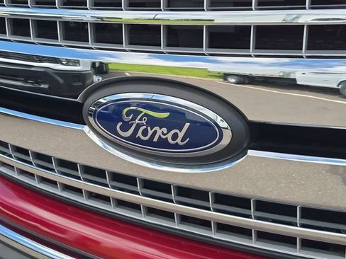 Used 2019 Ford F150 XLT w/ Equipment Group 302A Luxury AWD/4WD image 33