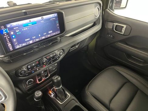 Used 2024 Jeep Wrangler Unlimited Sahara w/ Technology Group AWD/4WD image 37