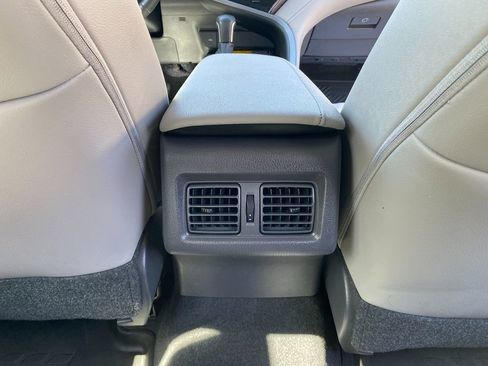 Used 2021 Toyota Camry XLE image 27