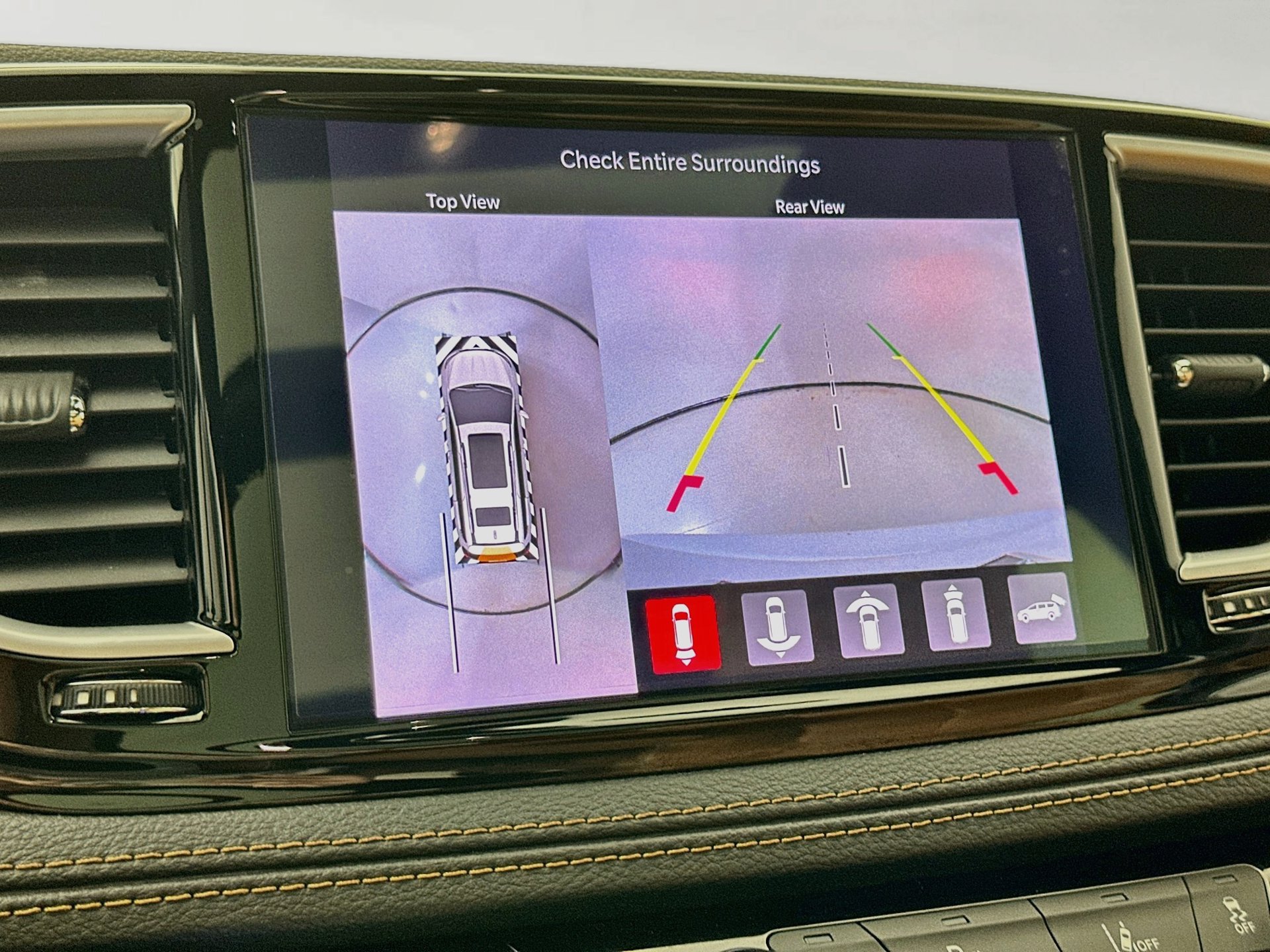 Used 2023 Chrysler Pacifica Pinnacle FWD image 15