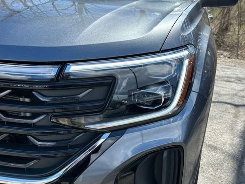 Certified 2025 Volkswagen Atlas Cross Sport SE image 7