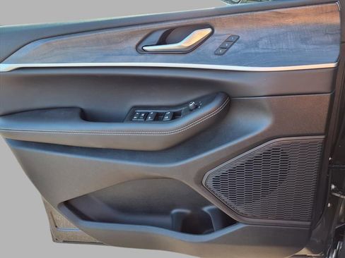 New 2025 Jeep Grand Cherokee Limited image 16