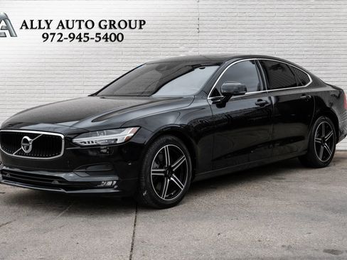 Used 2017 Volvo S90 T6 Momentum w/ Vision Package image 1