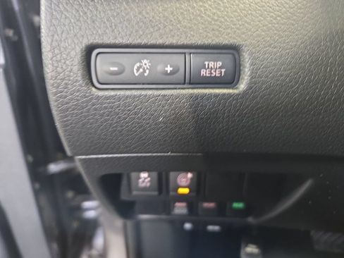 Used 2017 Nissan Rogue SV AWD/4WD image 28