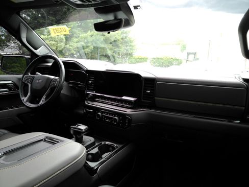 Certified 2022 Chevrolet Silverado 1500 ZR2 w/ Technology Package AWD/4WD image 15